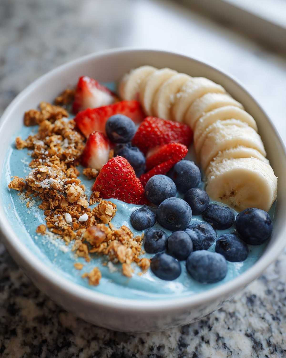 Blue Spirulina Smoothie Bowl - detail 1