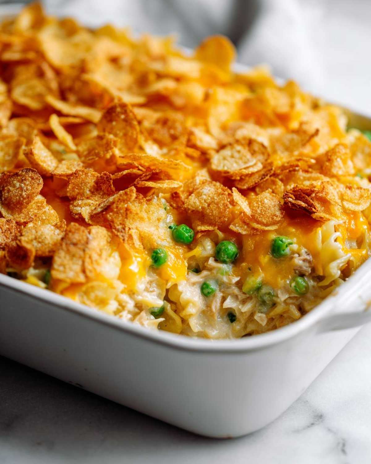Classic tuna noodle casserole - detail 1