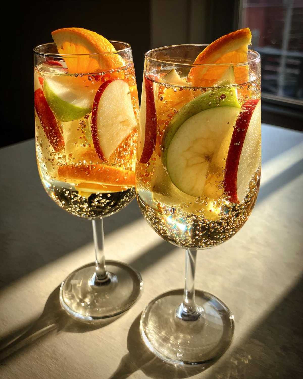 Apple Cider Sangria (Autumn Party Cocktail) - detail 1