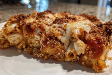 Cheesy Baked Chicken Parmesan Casserole (Crowd-Pleasing Dinner)