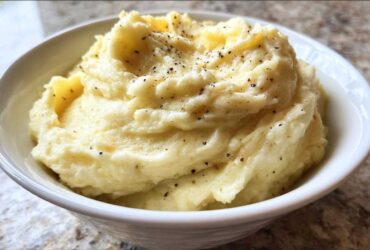 Make-Ahead Mashed Potatoes (Thanksgiving Dinner Time-Saver)