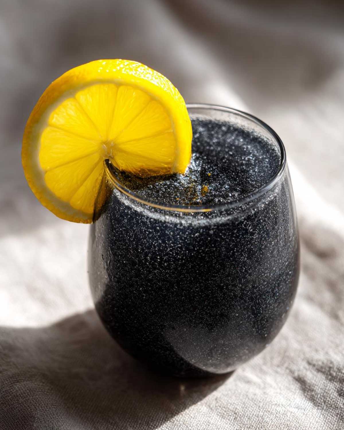 Activated Charcoal Lemonade Detox - detail 1