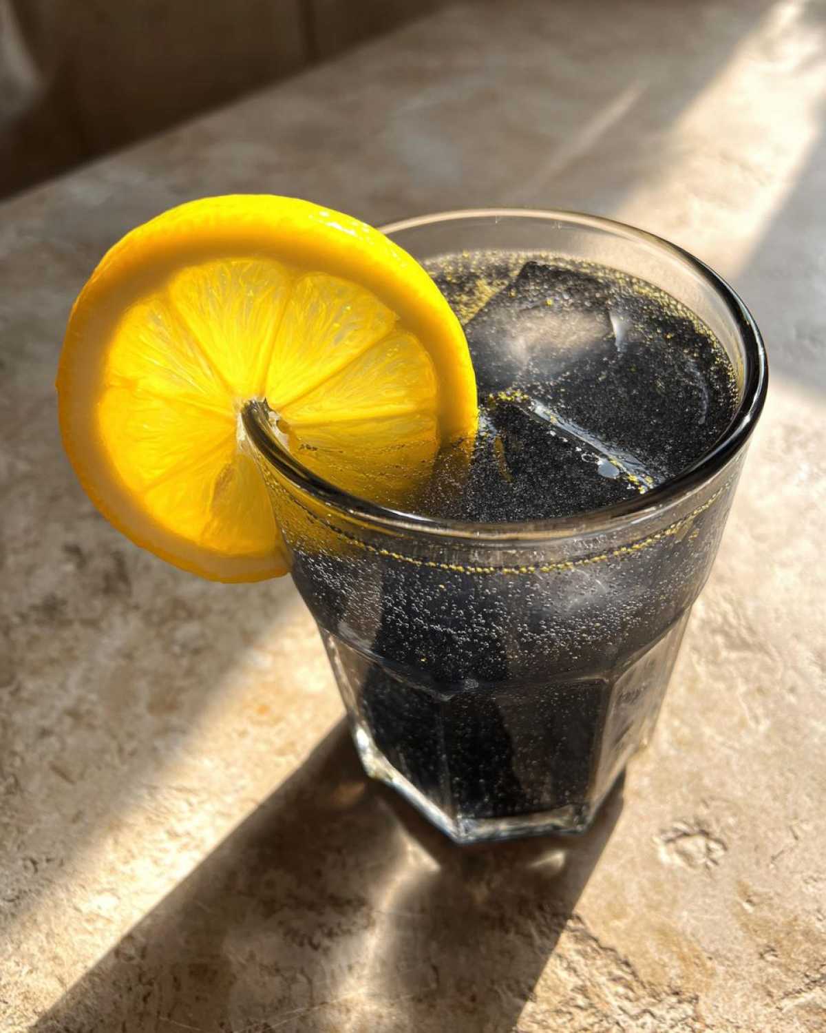 Activated Charcoal Lemonade Detox - detail 4