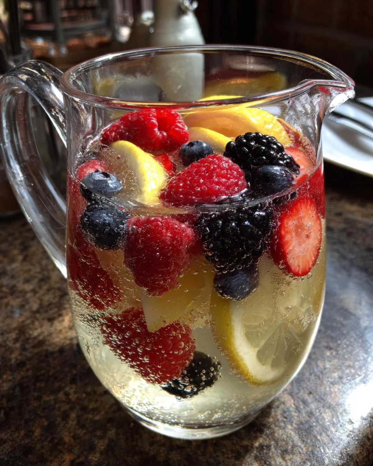 Berry Lemon Zing Sangria - detail 3