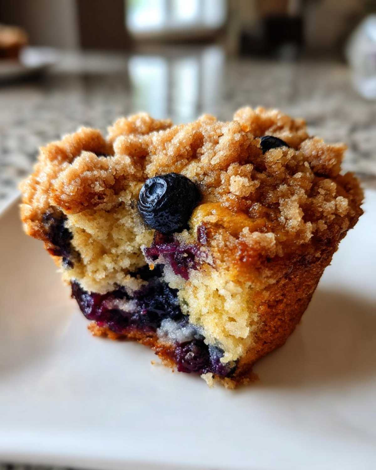 Blueberry streusel muffins - detail 2