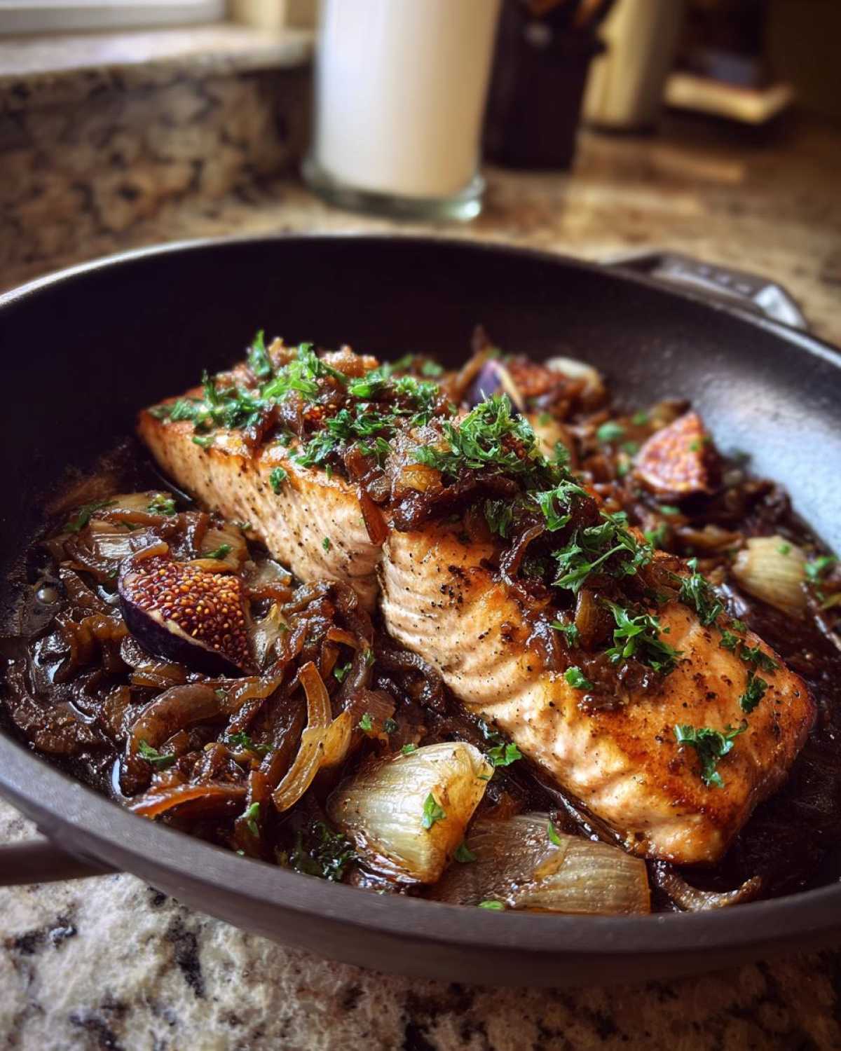 Caramelized Onion & Fig Baked Salmon - detail 2