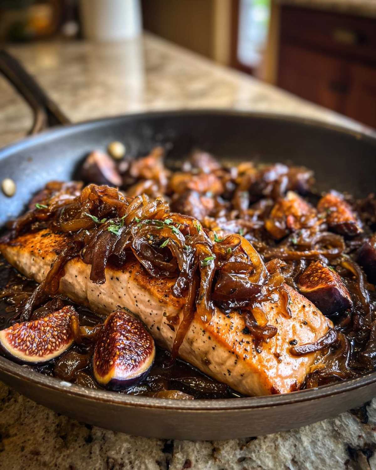 Caramelized Onion & Fig Baked Salmon - detail 3
