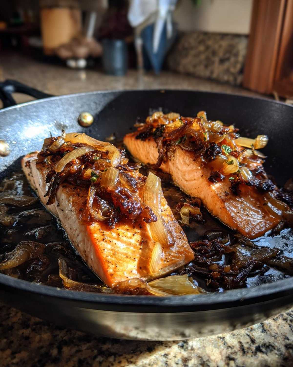 Caramelized Onion & Fig Baked Salmon - detail 4