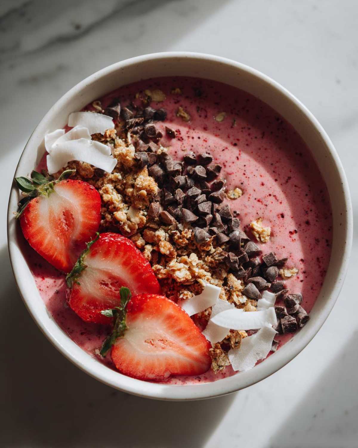 Chocolate-Covered Strawberry Smoothie Bowl - detail 2