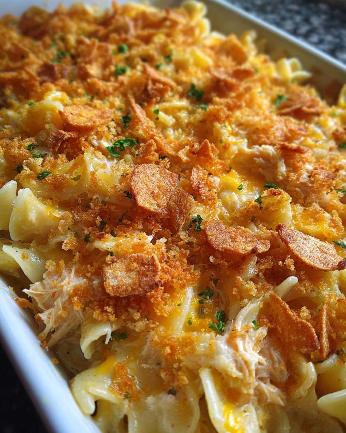 Classic tuna noodle casserole - detail 3