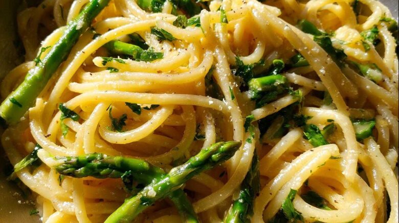Creamy Lemon Garlic Pasta with Asparagus
