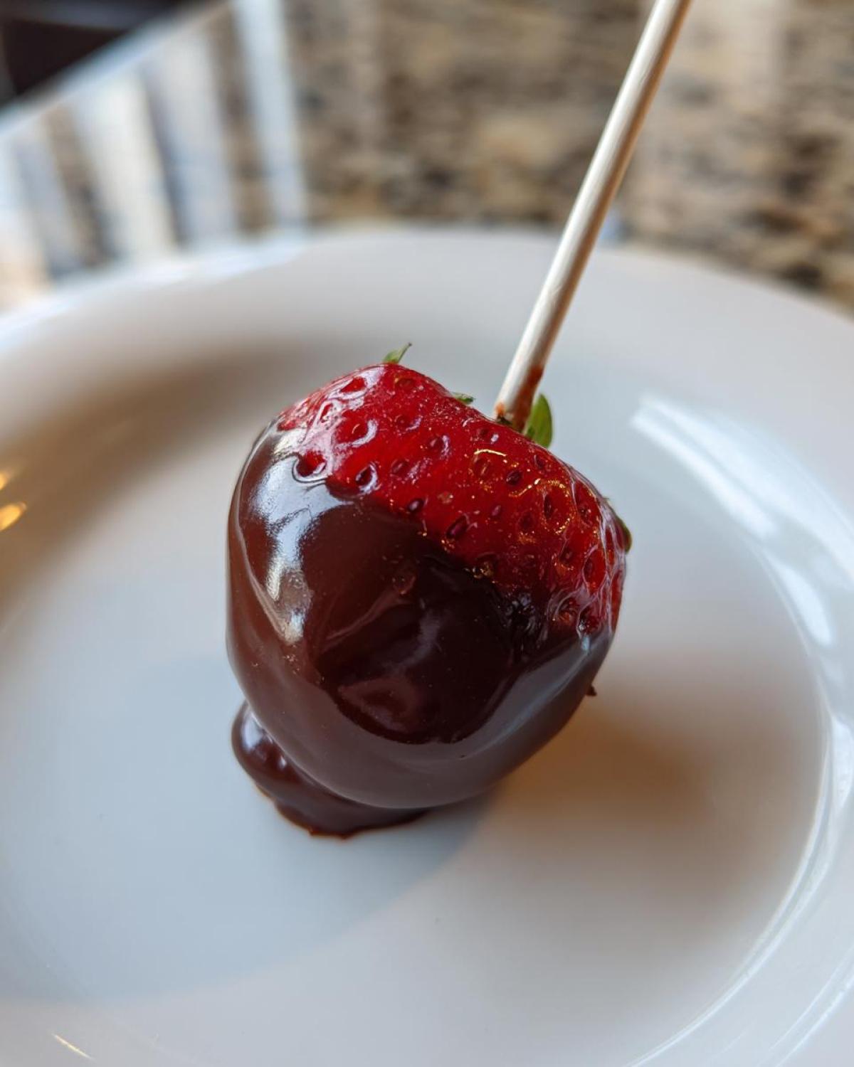 Dark Chocolate-Covered Strawberry Pops - detail 1