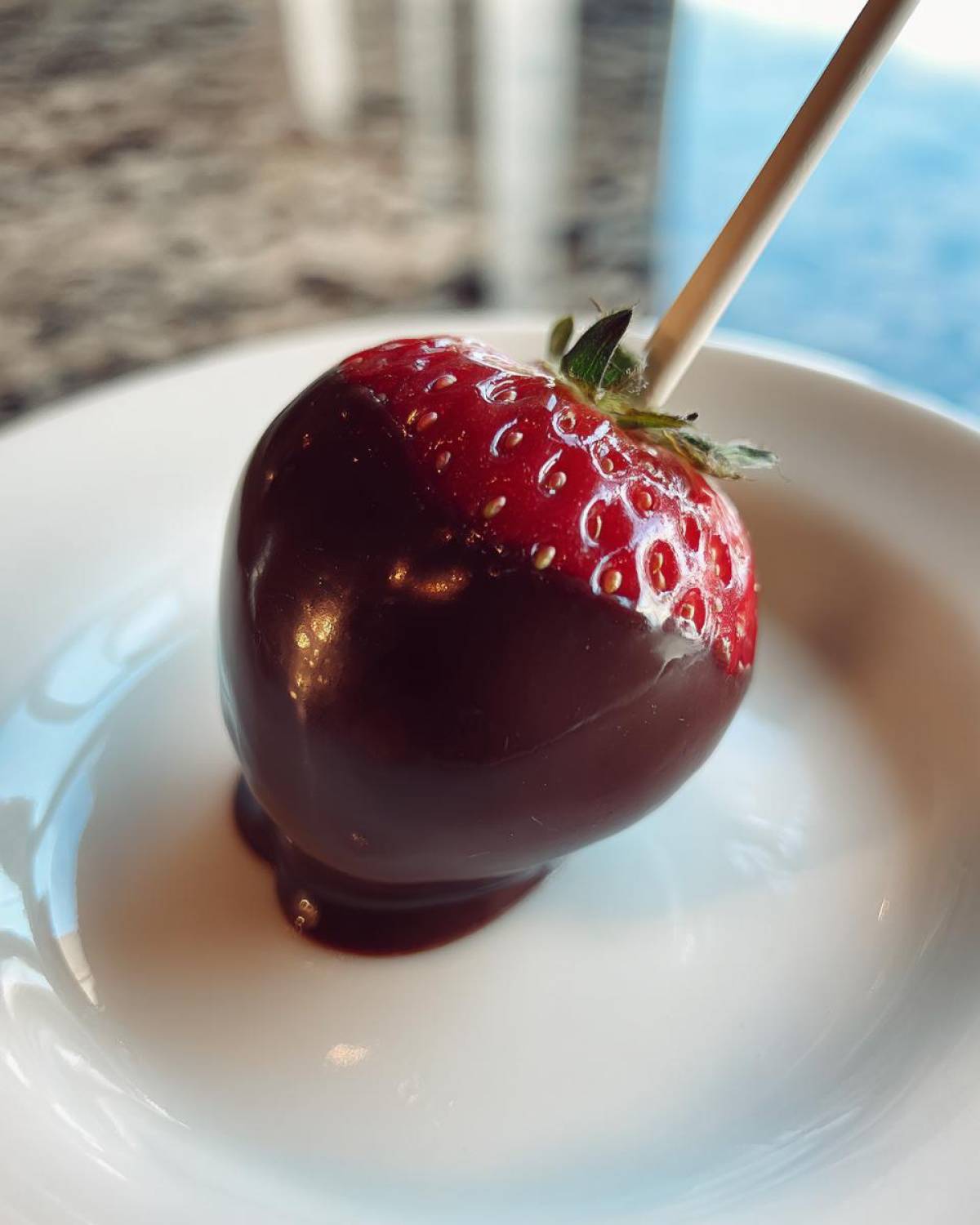 Dark Chocolate-Covered Strawberry Pops - detail 2
