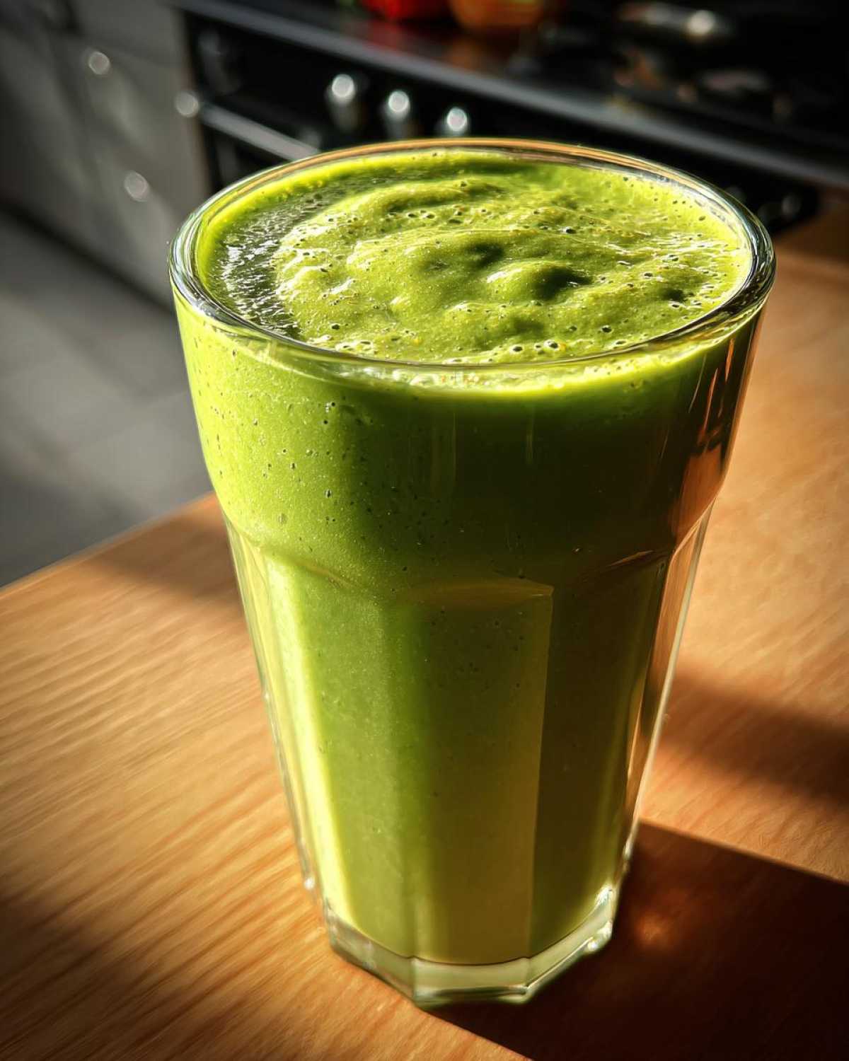 Green Monster Spinach-Avocado Smoothie - detail 1