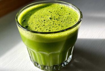 Green Monster Spinach-Avocado Smoothie