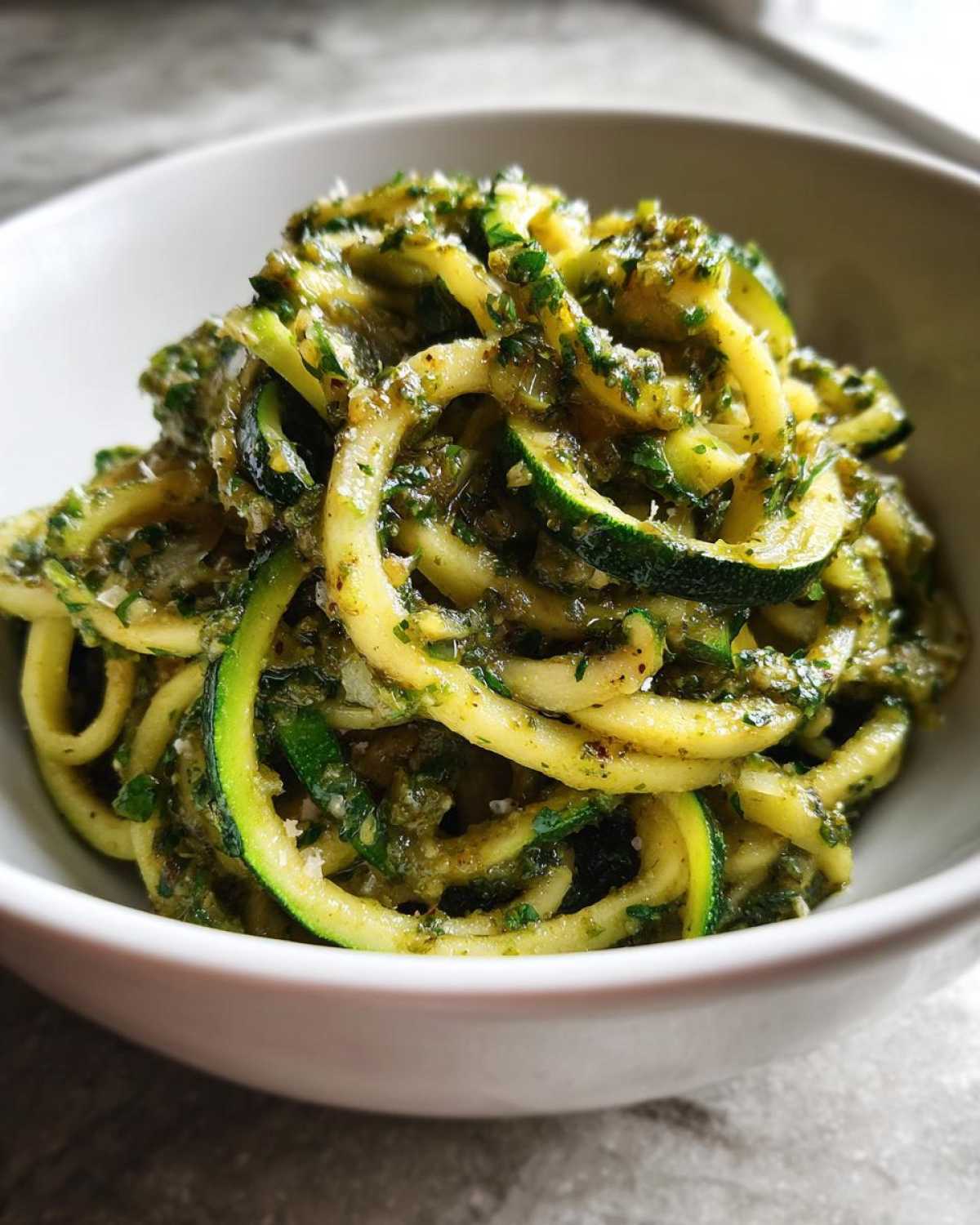 Kale Pesto Zoodle Bowl - detail 3