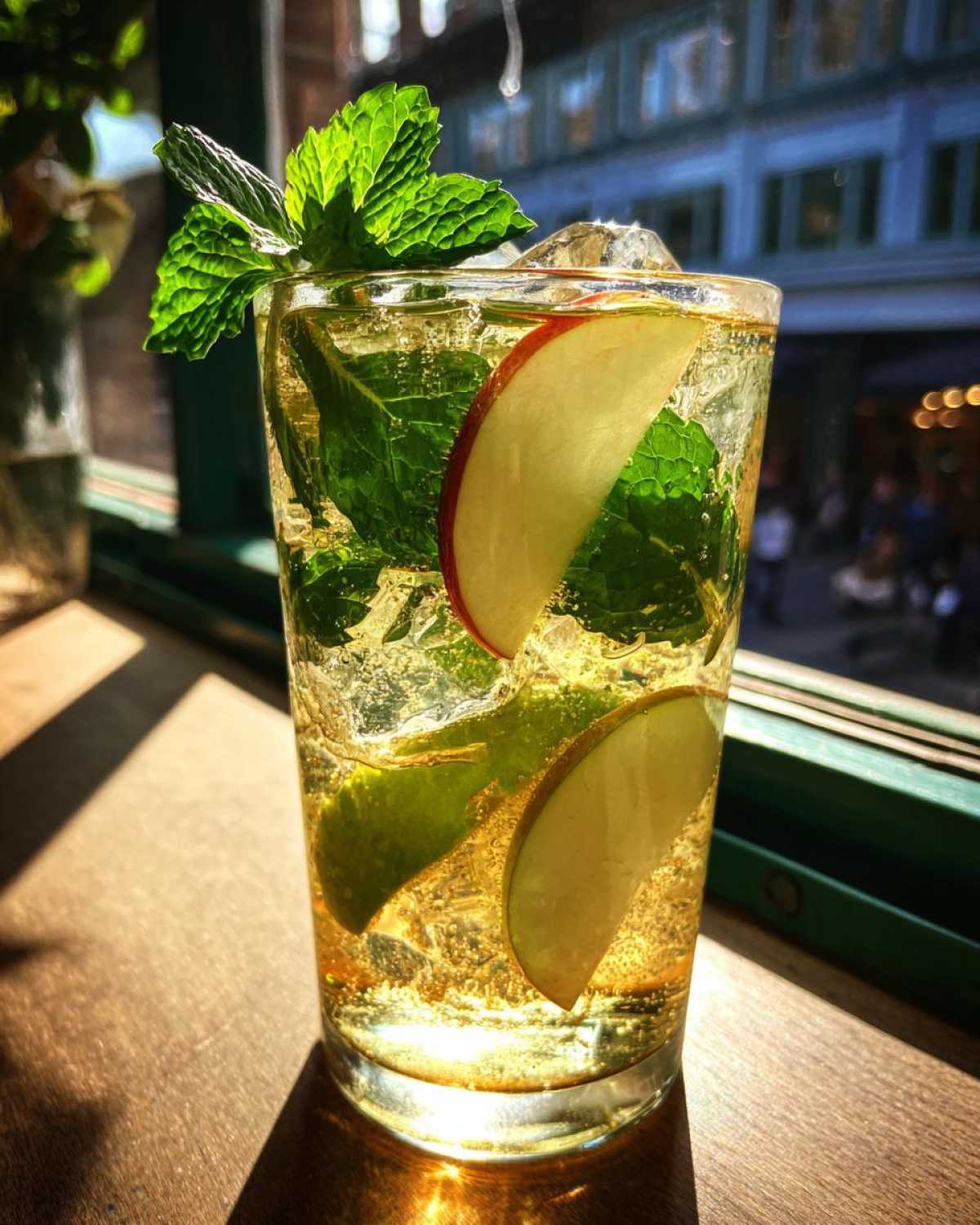 Mint Apple Green Tea Cooler - detail 4