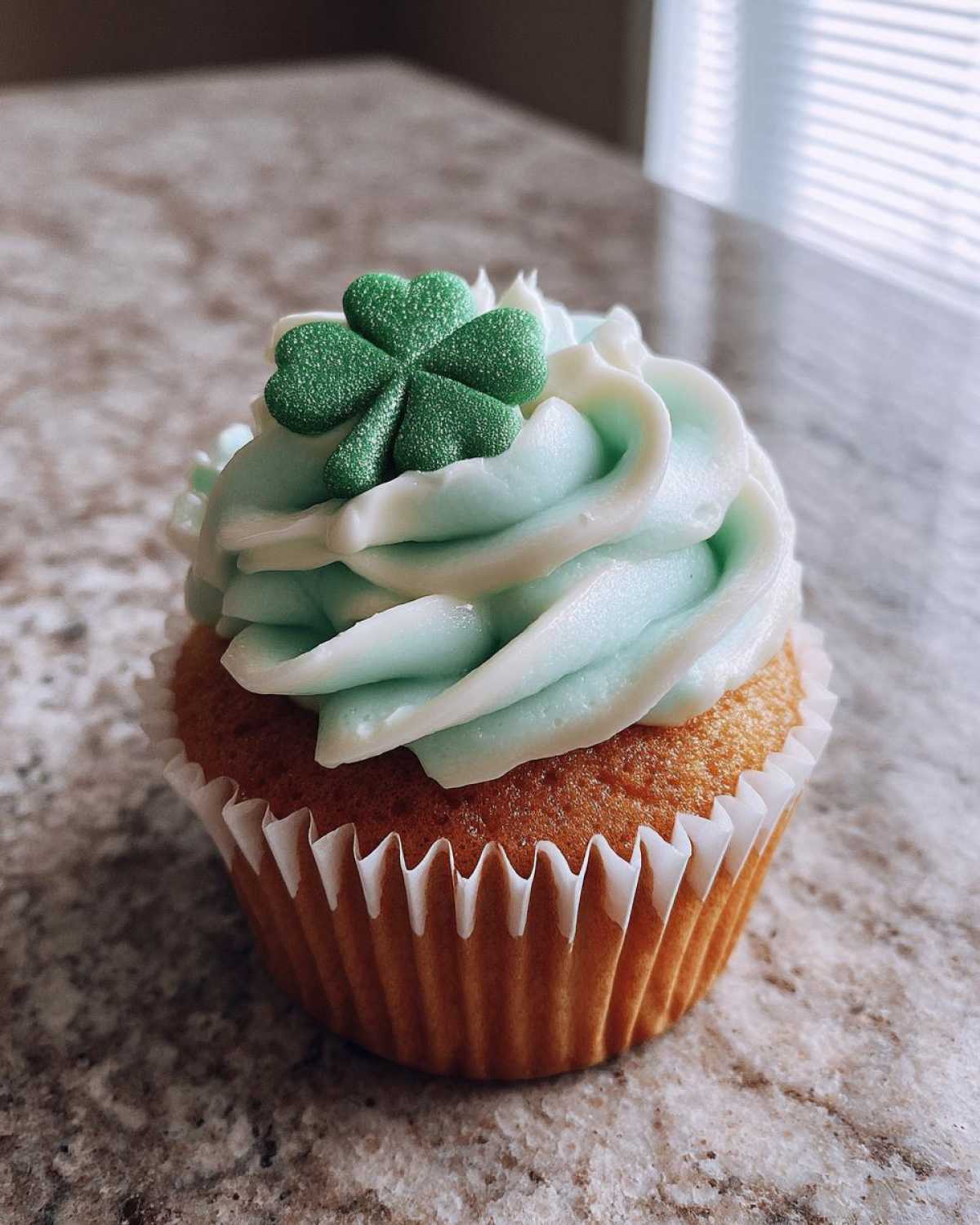 Mint Shamrock Cupcakes - detail 1