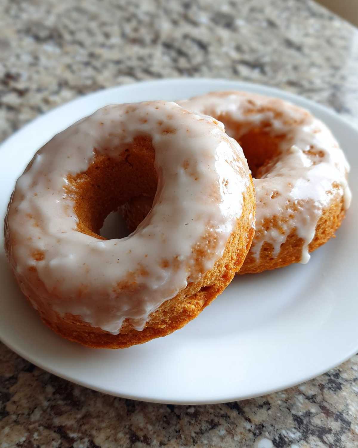 Vegan Pumpkin Spice Donuts - detail 2