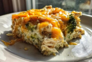 Cheesy Chicken Broccoli Rice Bake
