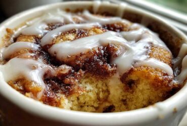Cinnamon Roll Mug Cake