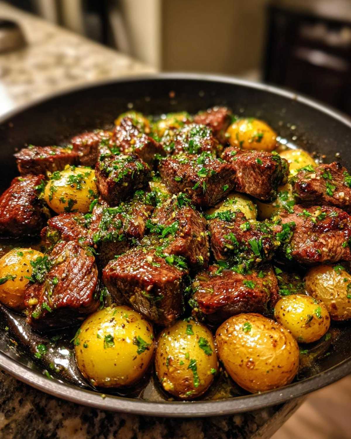 Garlic Butter Steak Bites with Potatoes - detail 1