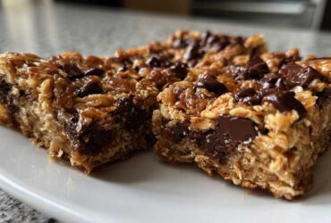 Peanut Butter Chocolate Chip Banana Oat Bars